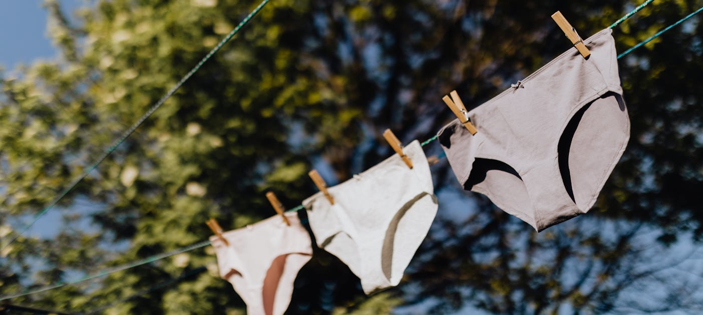 Perubahan cuaca, celana dalam ketat, celana tidak pernah diganti merupakan salah satu penyebab gatal pada miss-v